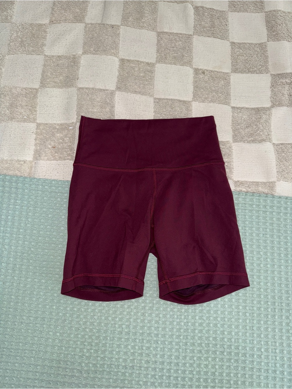 Lululemon Wunder Train High-Rise Short 6"
Cassis size 6